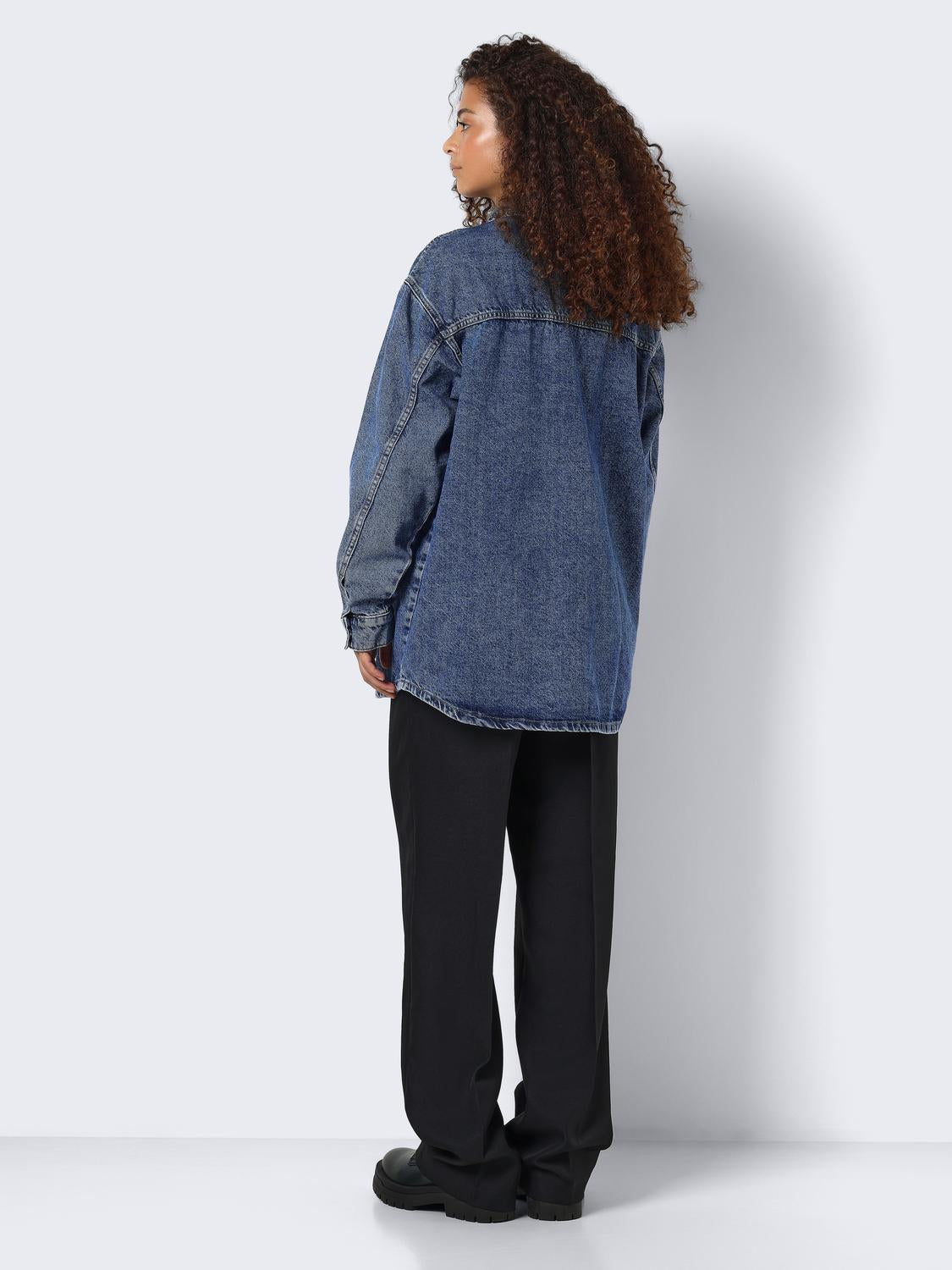 model_shot-front_full